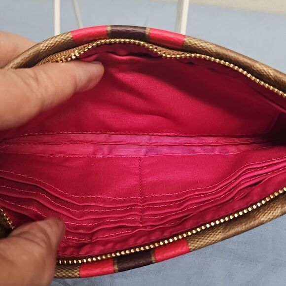 COACH VARSITY STRIPE WRISTLET BFPM-07-118 - Picture 5 of 5
